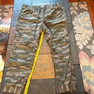 Levi's Women's Camouflage Ankle Pants